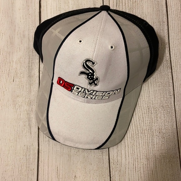 Other - NWOT Chicago White Sox 2005 World Series Division Championship hat.​​
